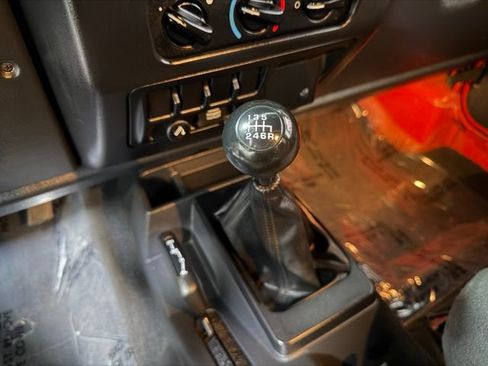 Used 2005 Jeep Wrangler X AWD/4WD image 13