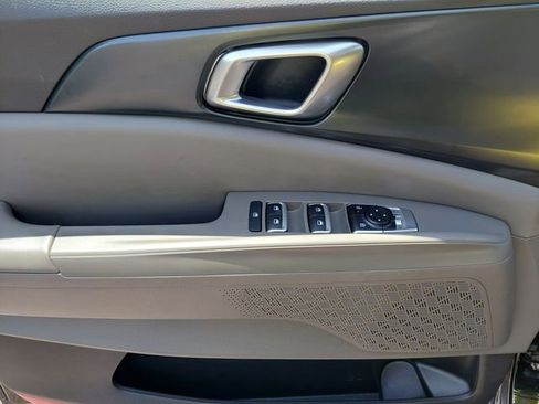 Used 2025 Kia Carnival FWD image 35