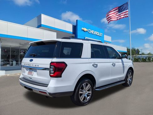 Used 2022 Ford Expedition Limited image 4