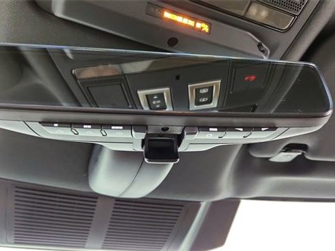 Used 2025 Land Rover Defender 90 X-Dynamic SE image 49