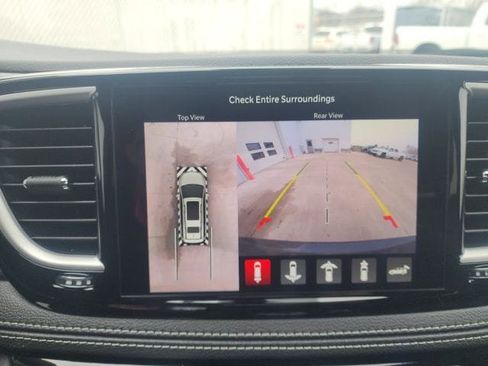 New 2026 Chrysler Pacifica Select image 4