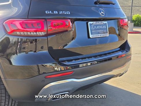 Used 2022 Mercedes-Benz GLB 250 4MATIC image 5
