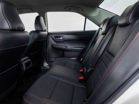 Used 2017 Toyota Camry SE image 18