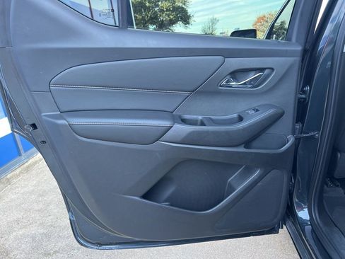 Used 2021 Chevrolet Traverse LT image 23