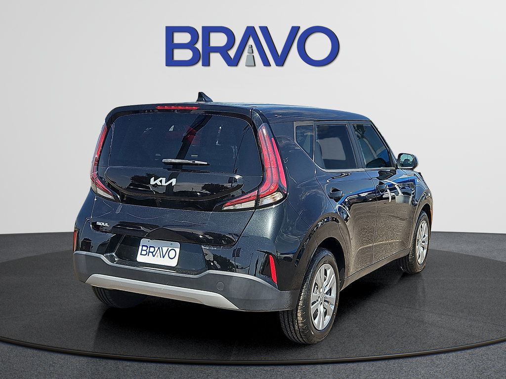 Used 2023 Kia Soul LX FWD image 4