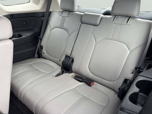 Used 2023 Honda Pilot Touring image 16