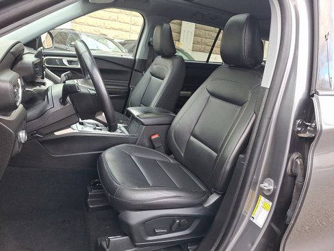 Used 2022 Ford Explorer XLT w/ Equipment Group 202A image 13