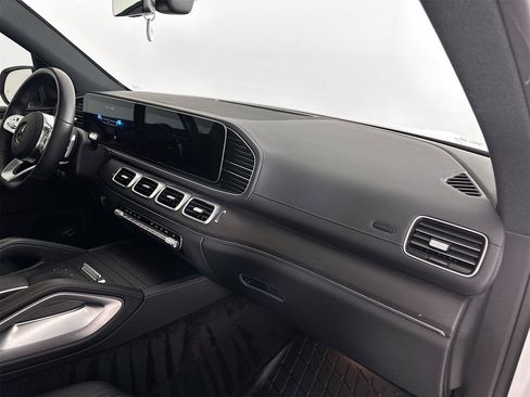 Used 2023 Mercedes-Benz GLS 450 4MATIC image 32