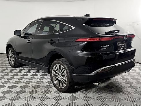 Used 2024 Toyota Venza XLE image 6