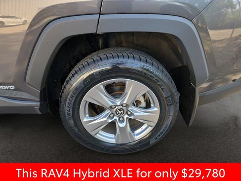 Used 2022 Toyota RAV4 XLE AWD/4WD image 46