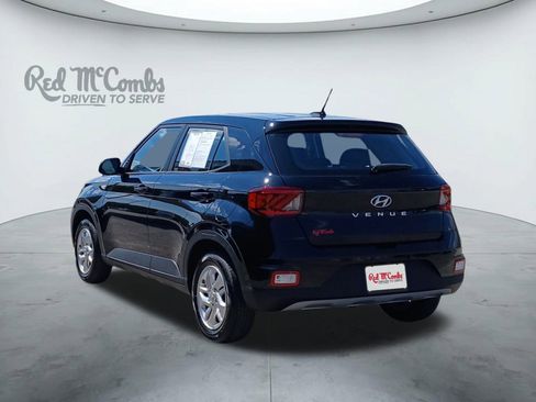 Used 2024 Hyundai Venue SE image 3