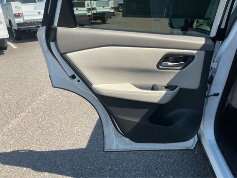 Used 2024 Nissan Rogue SV AWD/4WD image 19