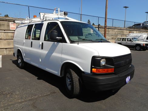 Used 2016 Chevrolet Express 2500 RWD image 1
