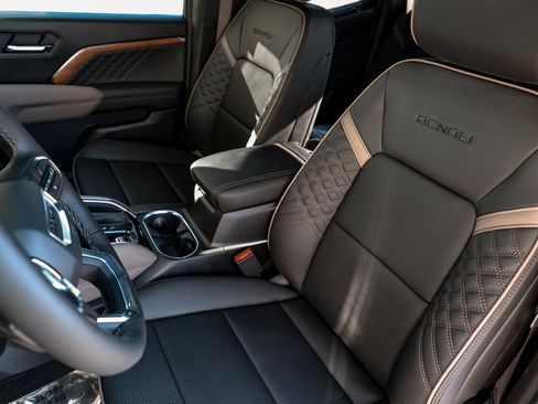 New 2026 GMC Canyon Denali image 13