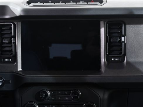 New 2025 Ford Bronco Badlands image 9