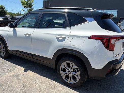 Used 2024 Kia Seltos S FWD image 10