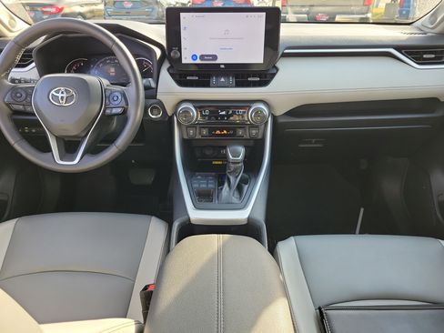 Used 2023 Toyota RAV4 XLE Premium image 10