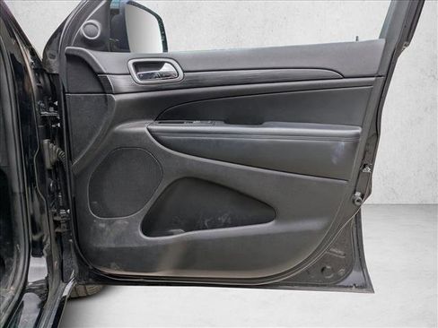 Used 2019 Jeep Grand Cherokee Altitude image 16