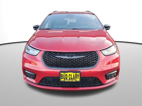 New 2026 Chrysler Pacifica Limited w/ Uconnect Theater Family Group image 9