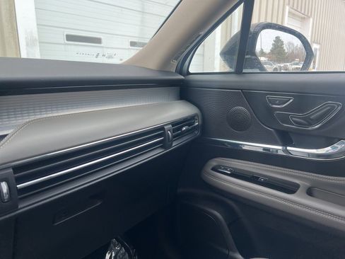 Used 2025 Lincoln Corsair Premiere image 13