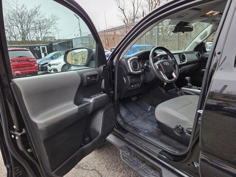 Used 2022 Toyota Tacoma SR5 image 7