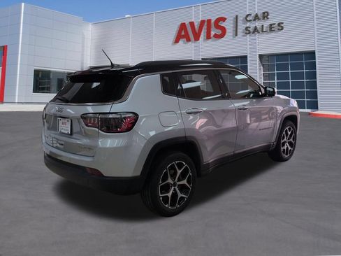 Used 2025 Jeep Compass Limited AWD/4WD image 5