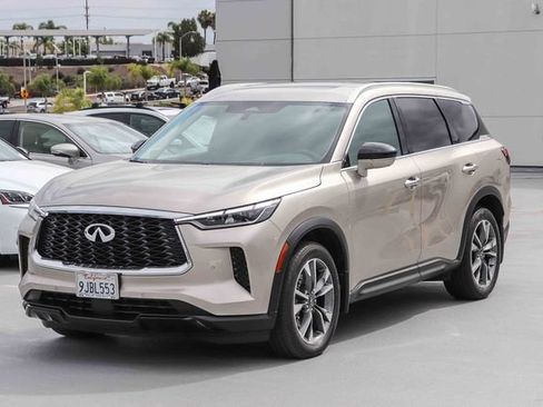 Used 2023 INFINITI QX60 Luxe w/ Vision Package FWD image 3