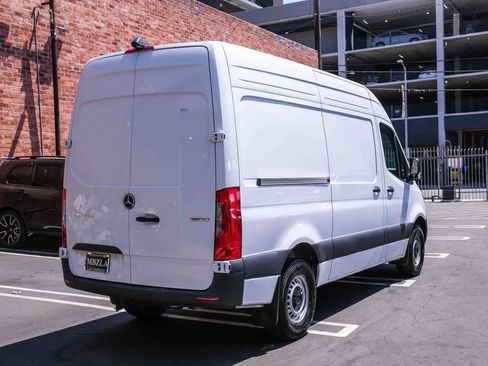 Used 2025 Mercedes-Benz Sprinter 2500 image 4