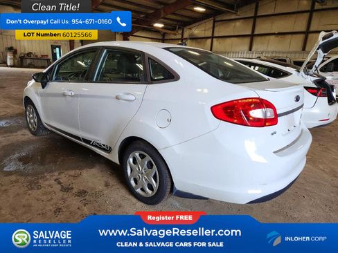 Used 2013 Ford Fiesta SE w/ Fiesta Graphic Pkg FWD image 3