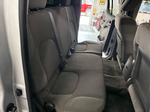 Used 2012 Nissan Frontier SV AWD/4WD image 38