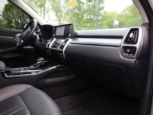 Certified 2022 Kia Sorento SX image 42