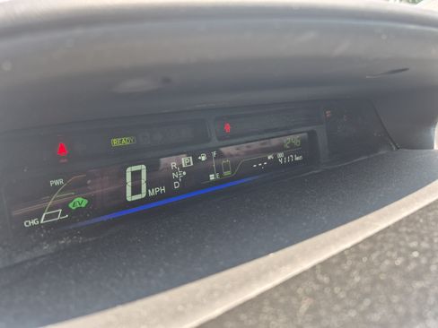 Used 2016 Toyota Prius V Two FWD image 10