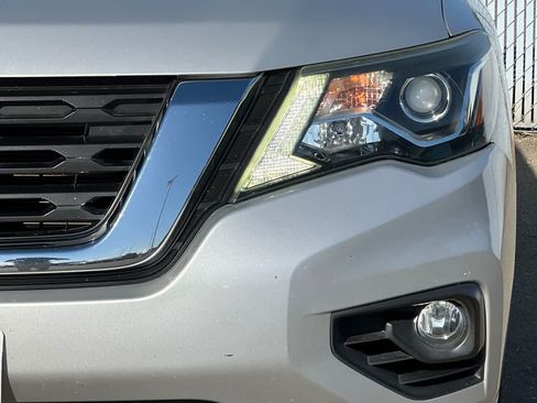 Used 2017 Nissan Pathfinder SV AWD/4WD image 14