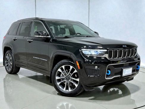 Used 2023 Jeep Grand Cherokee Overland w/ Advanced Protech Group III image 4