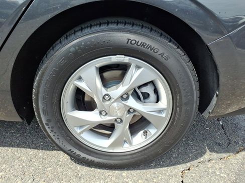 Used 2021 Hyundai Elantra SE FWD image 17