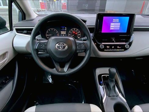 Used 2025 Toyota Corolla LE w/ Convenience Package image 6