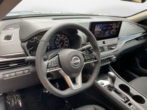 Used 2026 Nissan Altima 2.5 SR w/ SR Premium Package FWD image 13