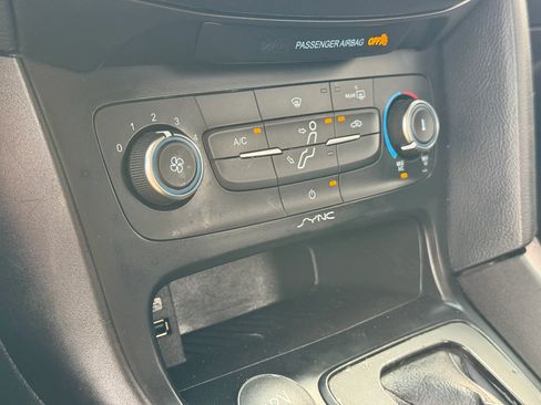 Used 2018 Ford Focus SE FWD image 22