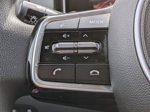 Used 2023 Kia Sorento LX AWD/4WD image 17