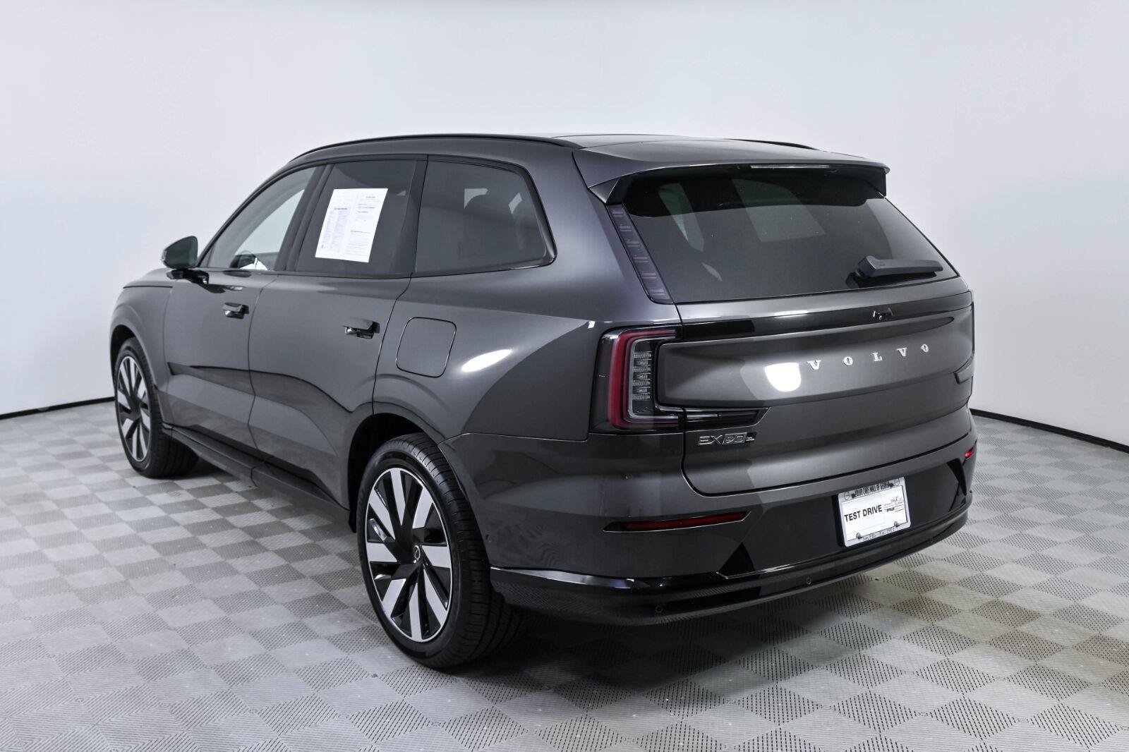 Certified 2025 Volvo EX90 Ultra AWD/4WD image 3