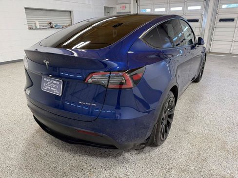 Used 2024 Tesla Model Y Long Range AWD/4WD image 5