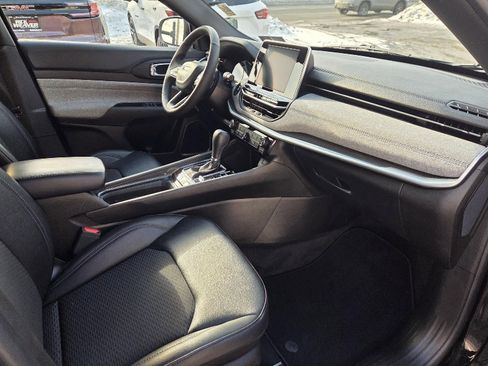 Used 2025 Jeep Compass Latitude image 28