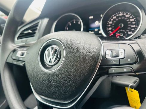 Used 2018 Volkswagen Tiguan S image 12