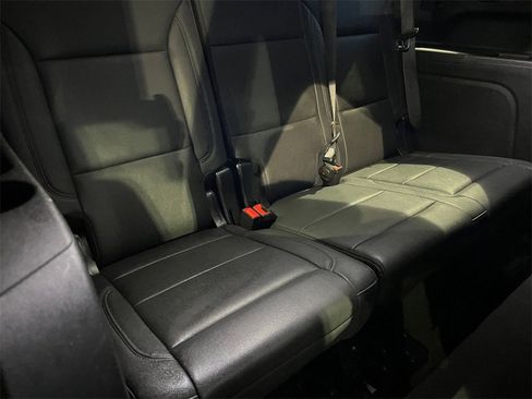 Used 2023 Chevrolet Suburban LT image 19