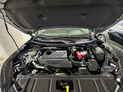 Used 2025 Nissan Rogue SV FWD image 34