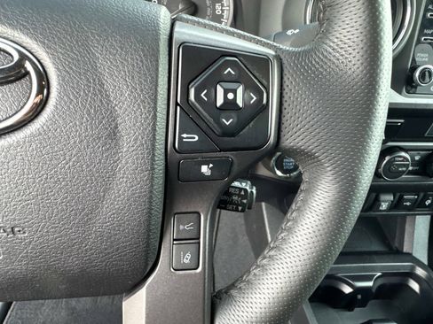 Used 2022 Toyota Tacoma TRD Off-Road w/ Technology Package AWD/4WD image 27