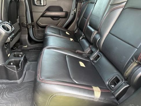 Used 2025 Jeep Gladiator Rubicon AWD/4WD image 12