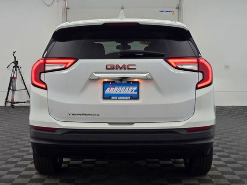 Used 2023 GMC Terrain SLE image 9