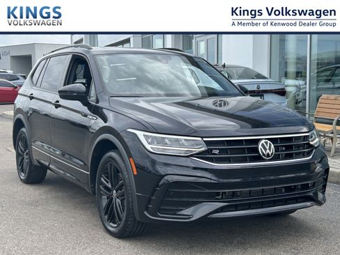 Certified 2022 Volkswagen Tiguan SE R-Line image 1