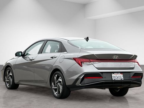 Used 2024 Hyundai Elantra Limited FWD image 4